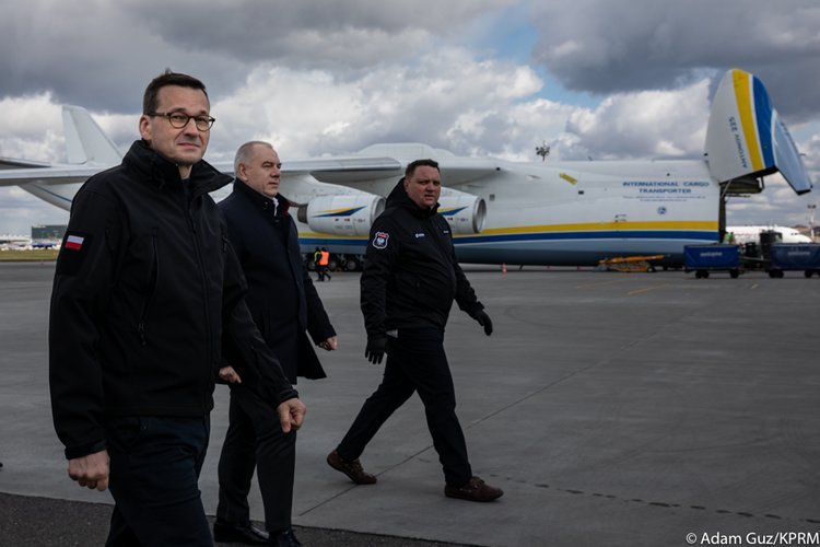 "Wyborcza" ujawnia kolejne niewiadome ws. transportu sprzętu Antonowem z Chin.