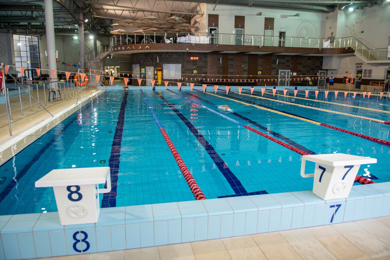 Pijana matka zabrała swoją 4-letnią córkę na basen.