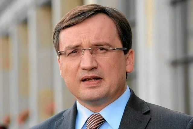 Minister Zbigniew Ziobro uważa, że projekt zmian w trybunale autorstwa PiS uzdrowi tą instytucję.