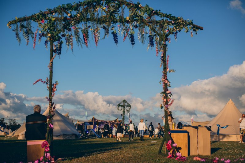 Midsommar – impreza z okazji letniego przesilenia, którą natychmiast trzeba przejąć od Szwedów