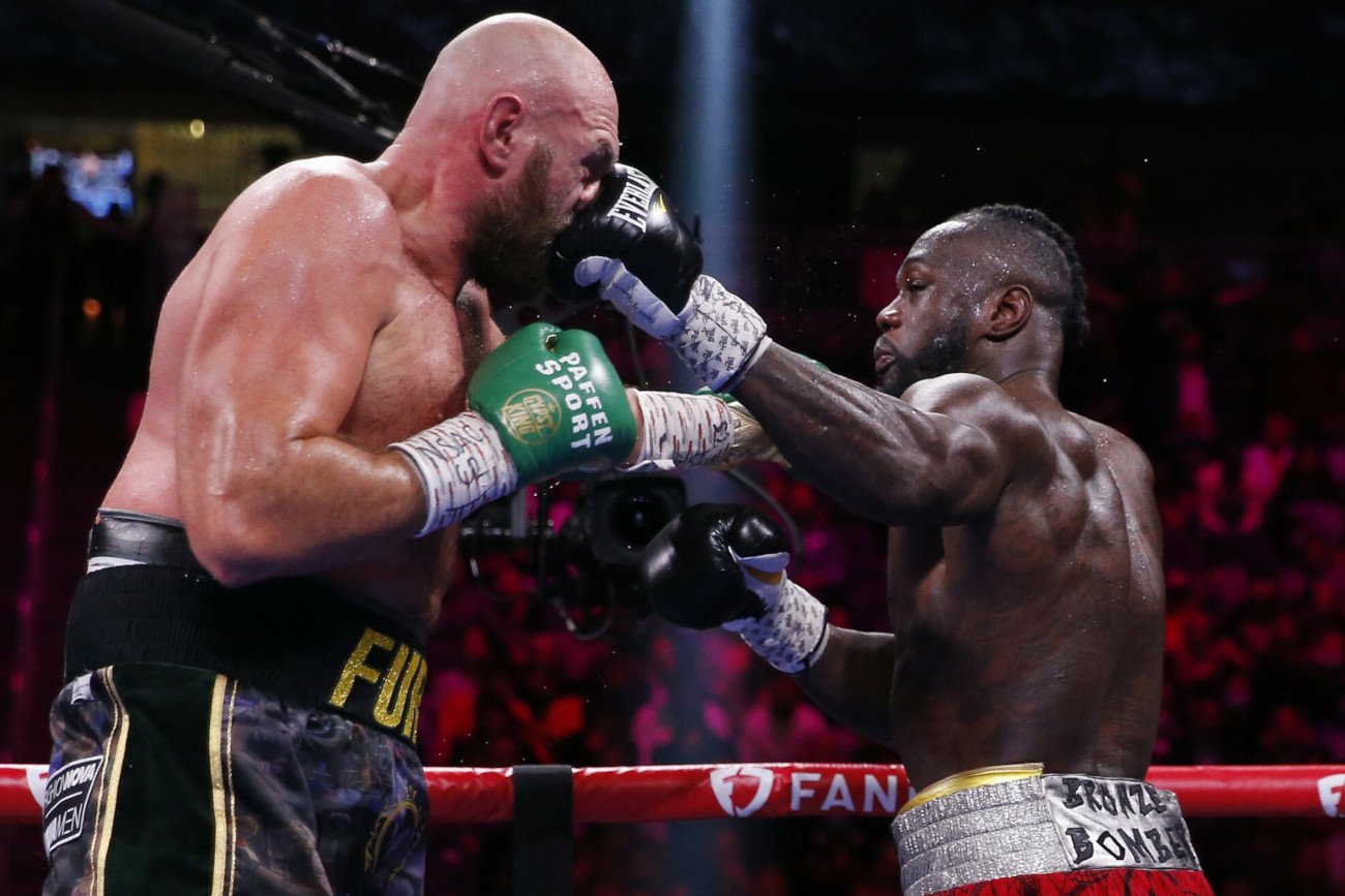 Tyson Fury pokonał w jedenastej rundzie przez nokaut Deontaya Wildera. Pokonany walczył z kontuzją?