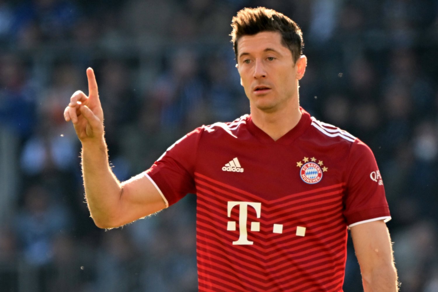 Robert Lewandowski potrzebuje od klubu tylko jednego, nowej umowy
