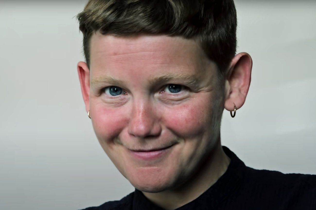 Kae Tempest wystąpi we wrześniu w Warszawie. Kim jest niebinarnu artystu z Wielkiej Brytanii?