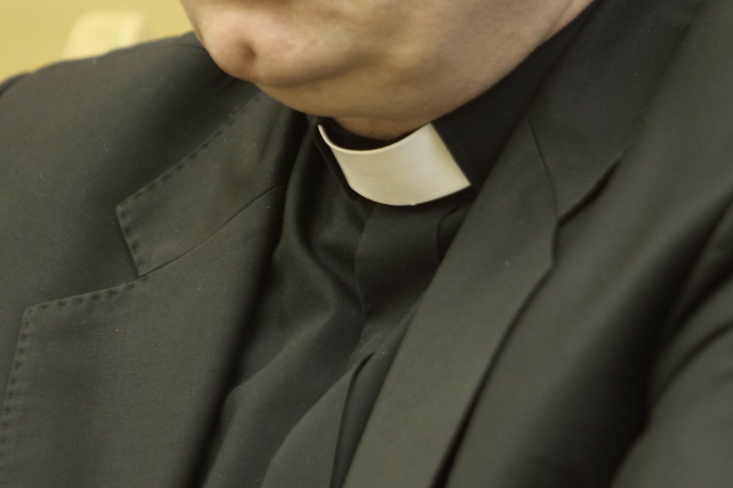 Ksiądz, który przyznał się do molestowania, pojawił się na ważnej mszy św. (zdjęcie ilustracyjne).