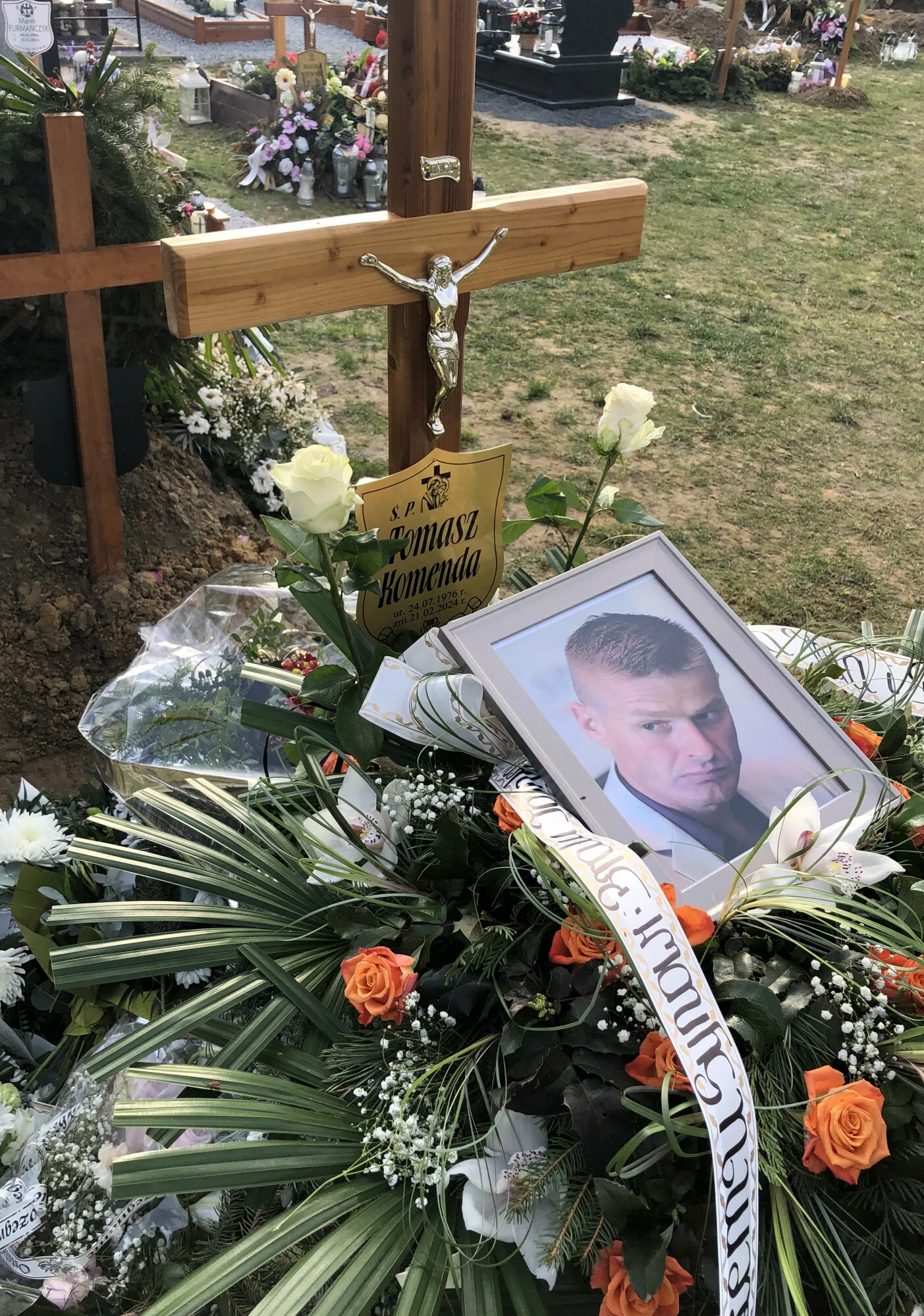 Wyjaśnienia po pogrzebie Tomasza Komendy. Co pojawiło się na cmentarzu?