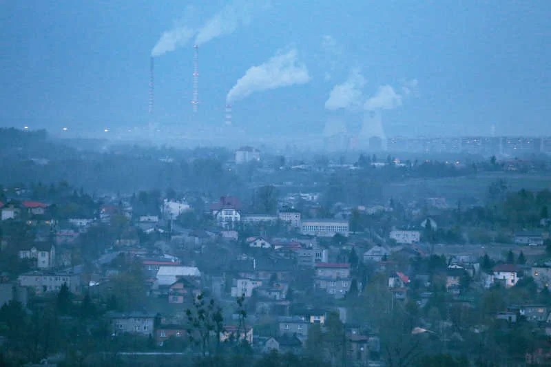 Zanieczyszczenia powietrza zabijają rocznie 45 tys. Polaków.