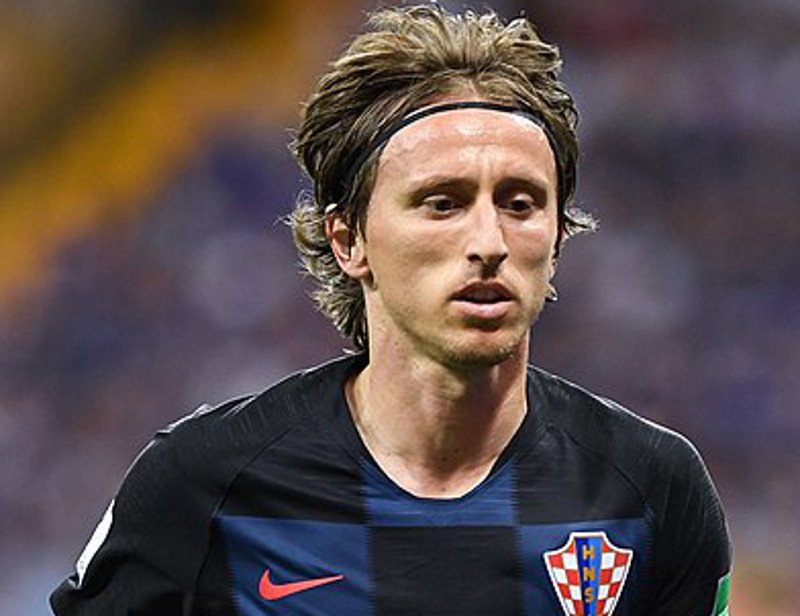 Chorwacki zawodnik przełamał monopol Ronaldo i Messiego na tego typu nagrody.