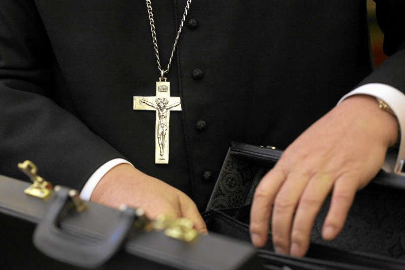 Państwo wydaje na etaty duchownych 700 milionów złotych rocznie