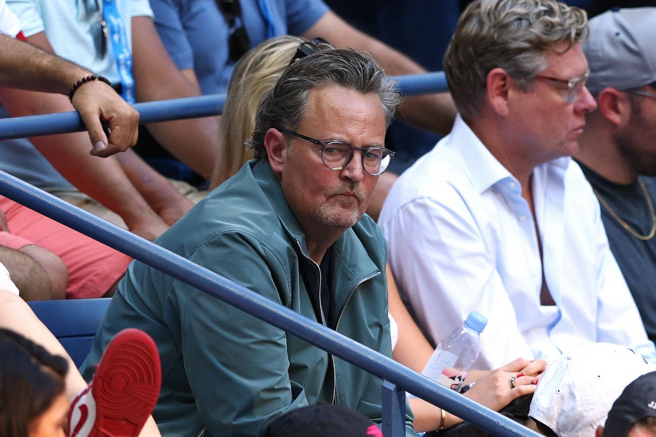 Matthew Perry na meczu Igi Świątek.