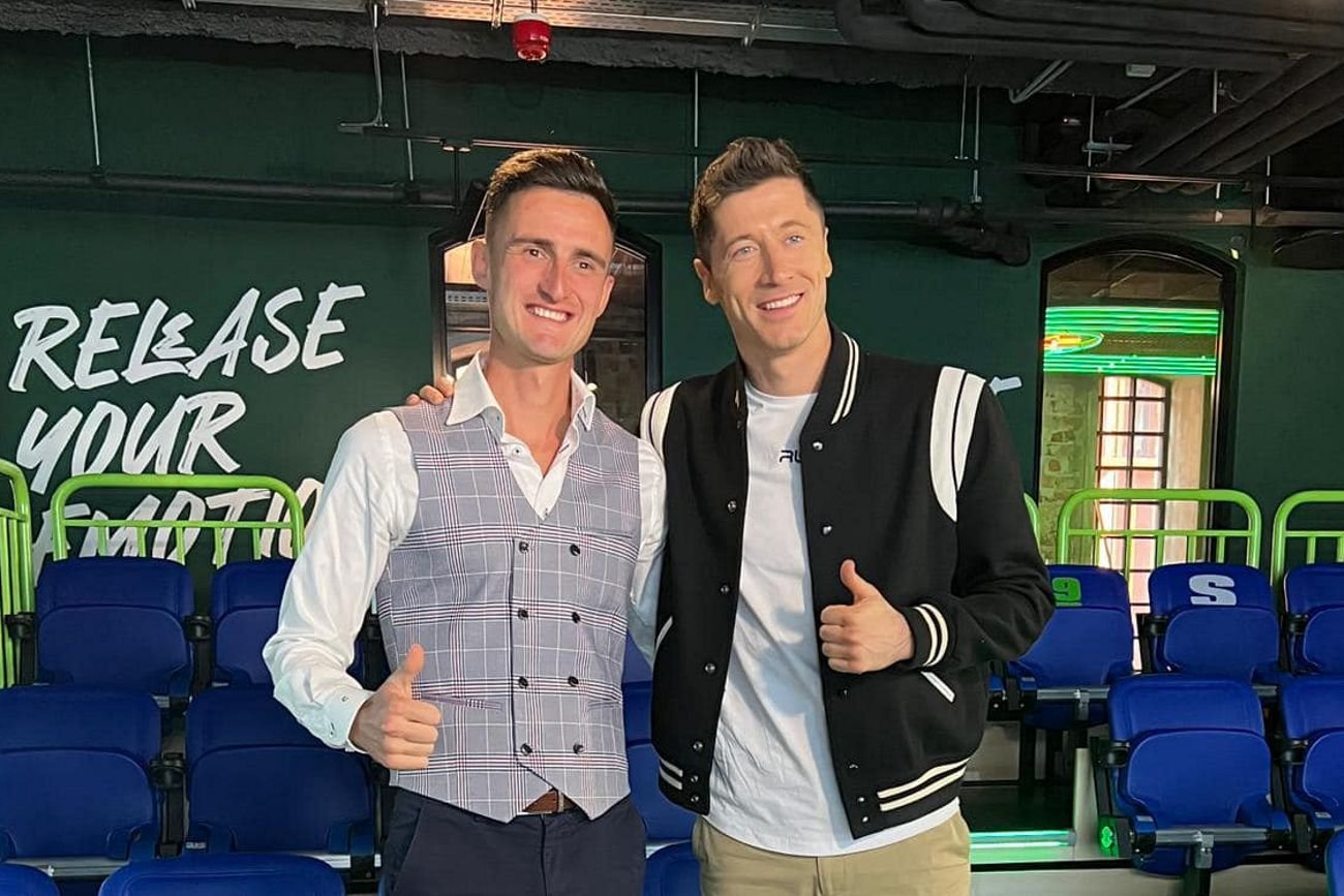 Robert Lewandowski spotkał się z Dawidem Tomalą i wręczył mu jego złoty medal olimpijski, który wylicytował w styczniu