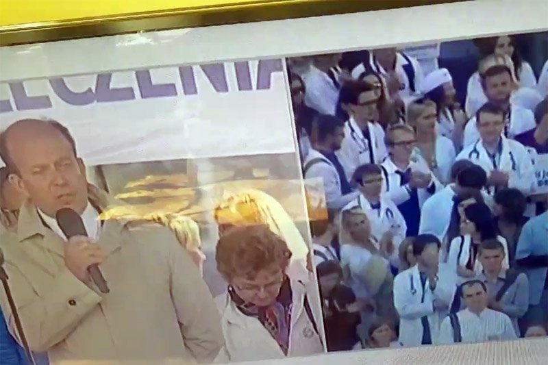 Minister Radziwiłł przybył dziś na zaproszenie protestujących. Nie chciał z nimi rozmawiać, wygłosił tylko przemówienie.