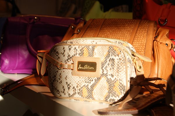 Wężowa skóra to absolutny hit zbliżającego się sezonu. Torebki Sam Edelman i Rebecca Minkoff