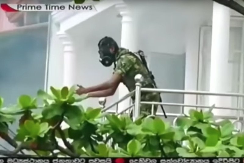 Lankijska policja informuje o pierwszych aresztowaniach po zamachach na Sri Lance.