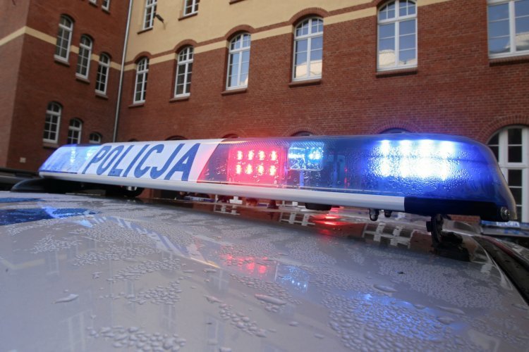 Policjanci prowadzili akcję reanimacyjną. Częstochowa: 4-latek potrącony przez samochód na ul. Wojska Polskiego.