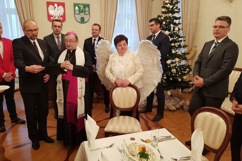 Eleonora Szymkowiak, radna PiS z Zielonej Góry w takim stroju wystąpiła na Wigilii zorganizowanej dla radnych miasta.