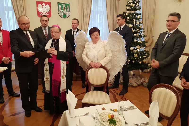 Eleonora Szymkowiak, radna PiS z Zielonej Góry w takim stroju wystąpiła na Wigilii zorganizowanej dla radnych miasta.
