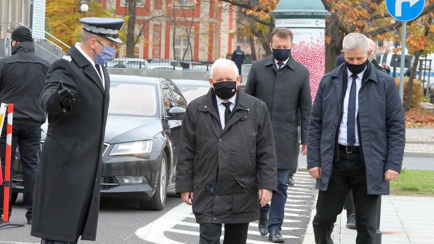 Renata Grochal w "Newsweeku" opisuje, jak w PiS rośnie rozczarowanie odrealnionym od polskiej rzeczywistości Jarosławem Kaczyńskim.