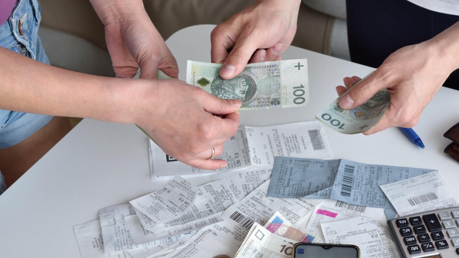 Kiedy żona może dostawać pensję męża od razu na konto? Kiedy on nie zaspokaja potrzeb rodziny