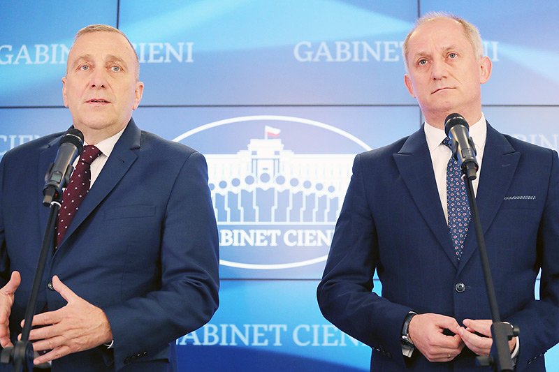 Platforma Obywatelska nie uciekła od pytań, które zadała Beata Mazurek. Opozycja chce na nie odpowiedzieć na serii debat z politykami Prawa i Sprawiedliwości.