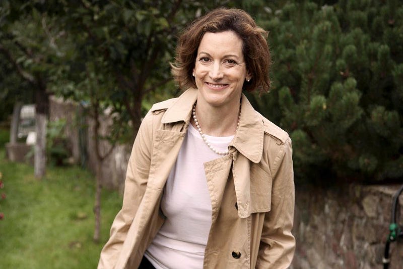 Żona Radosława Sikorskiego zauważyła, że w Europie prawica łączy się z lewicą.