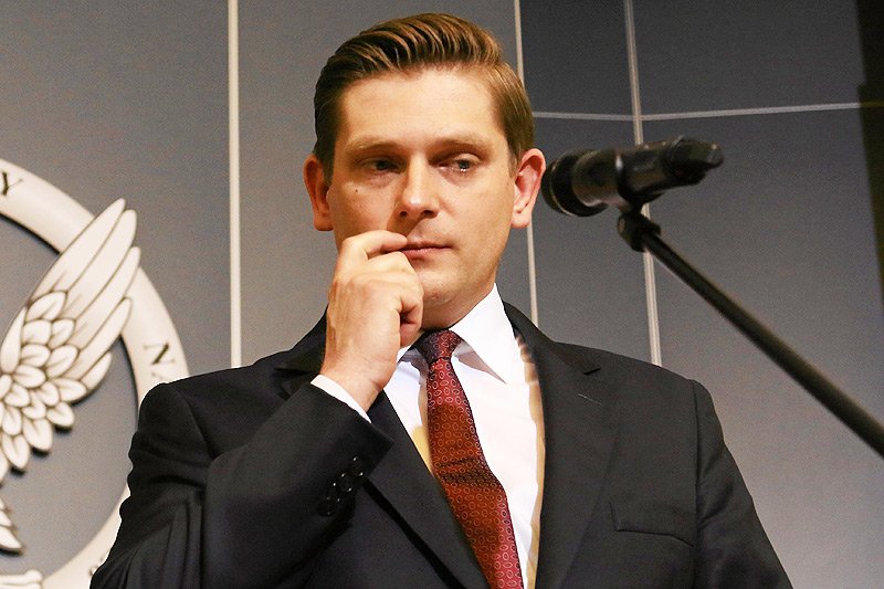 Wiceminister obrony Bartosz Kownacki chciał wykorzystać 73. rocznicę wybuchu Powstania Warszawskiego, by podgrzać antyniemieckie nastroje. Dobitnie odpowiedział mu jednak ks. Stanisław Walczak.