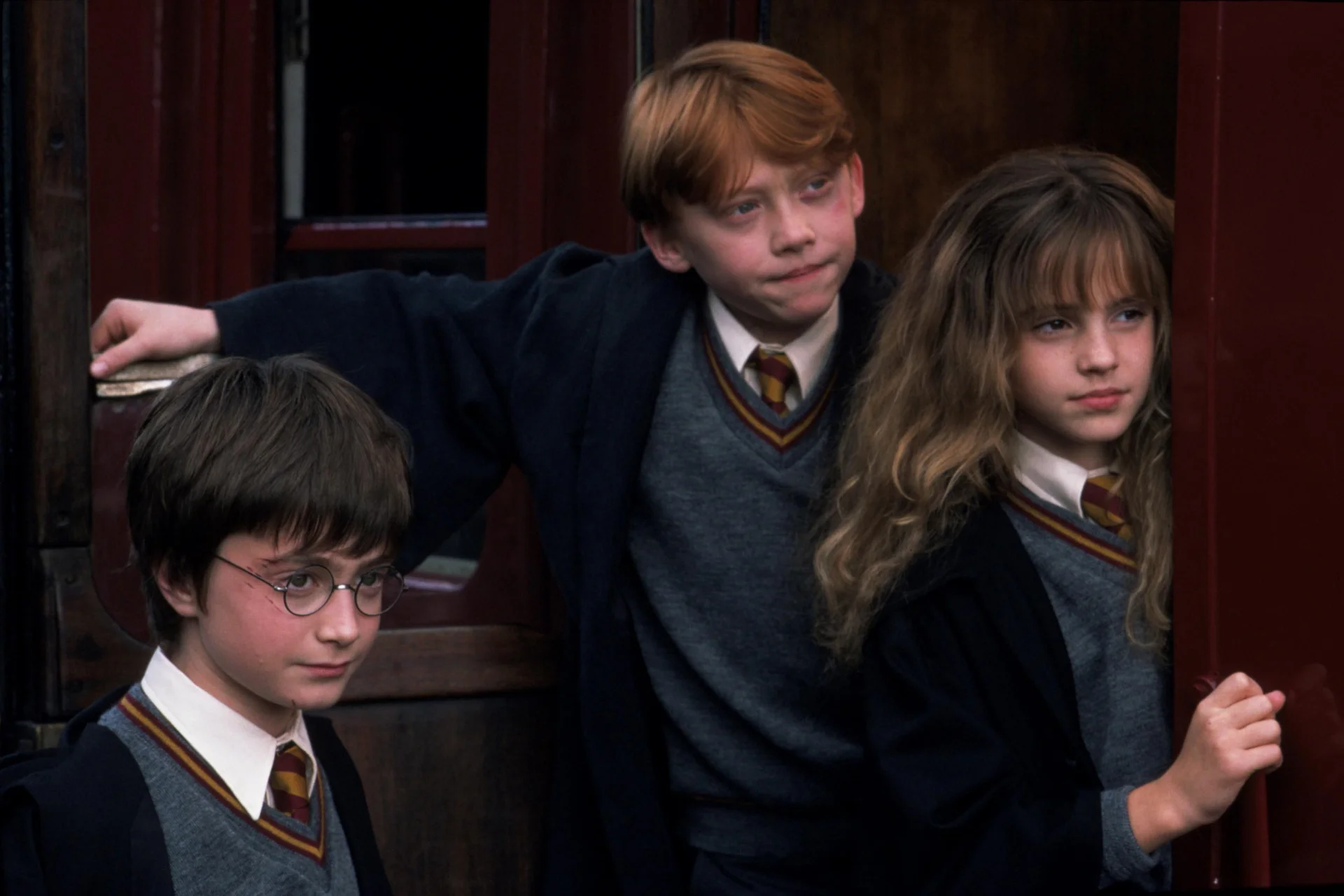 Daniel Radcliffe, Rupert Grint i Emma Watson w filmie "Harry Potter i Kamień filozoficzny".