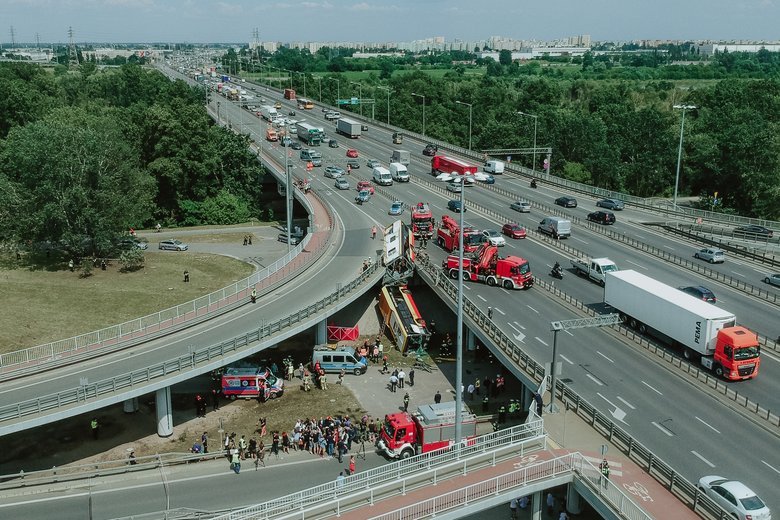 Wypadek autobusu 186 w Warszawie. Kierowca był pod wpływem narkotyków.