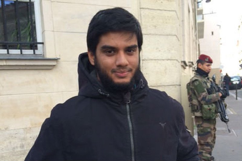 Yasin, mieszka w Paryżu od 5 lat.