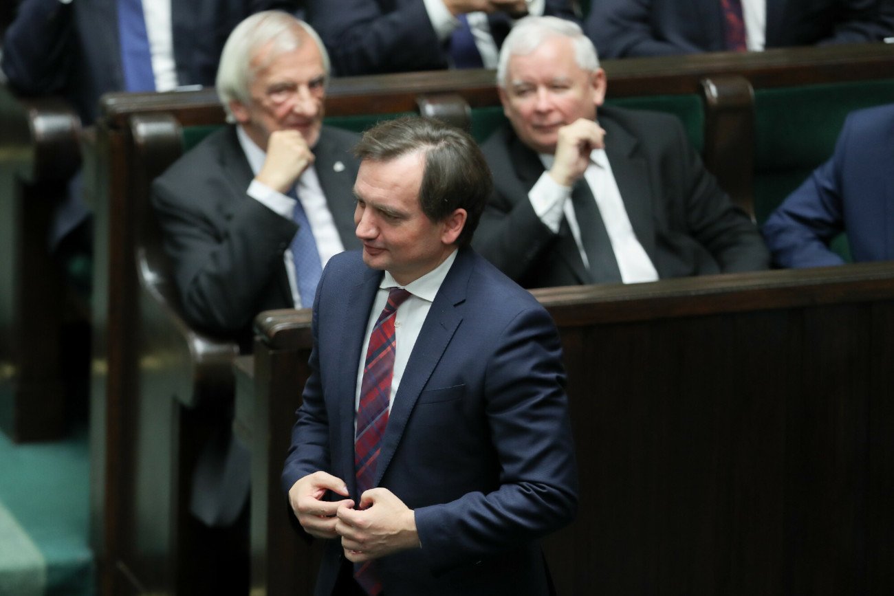 Poziom frustracji w obozie rządzącym ma być tak duży, że coraz częściej słychać głosy o przedterminowych wyborach