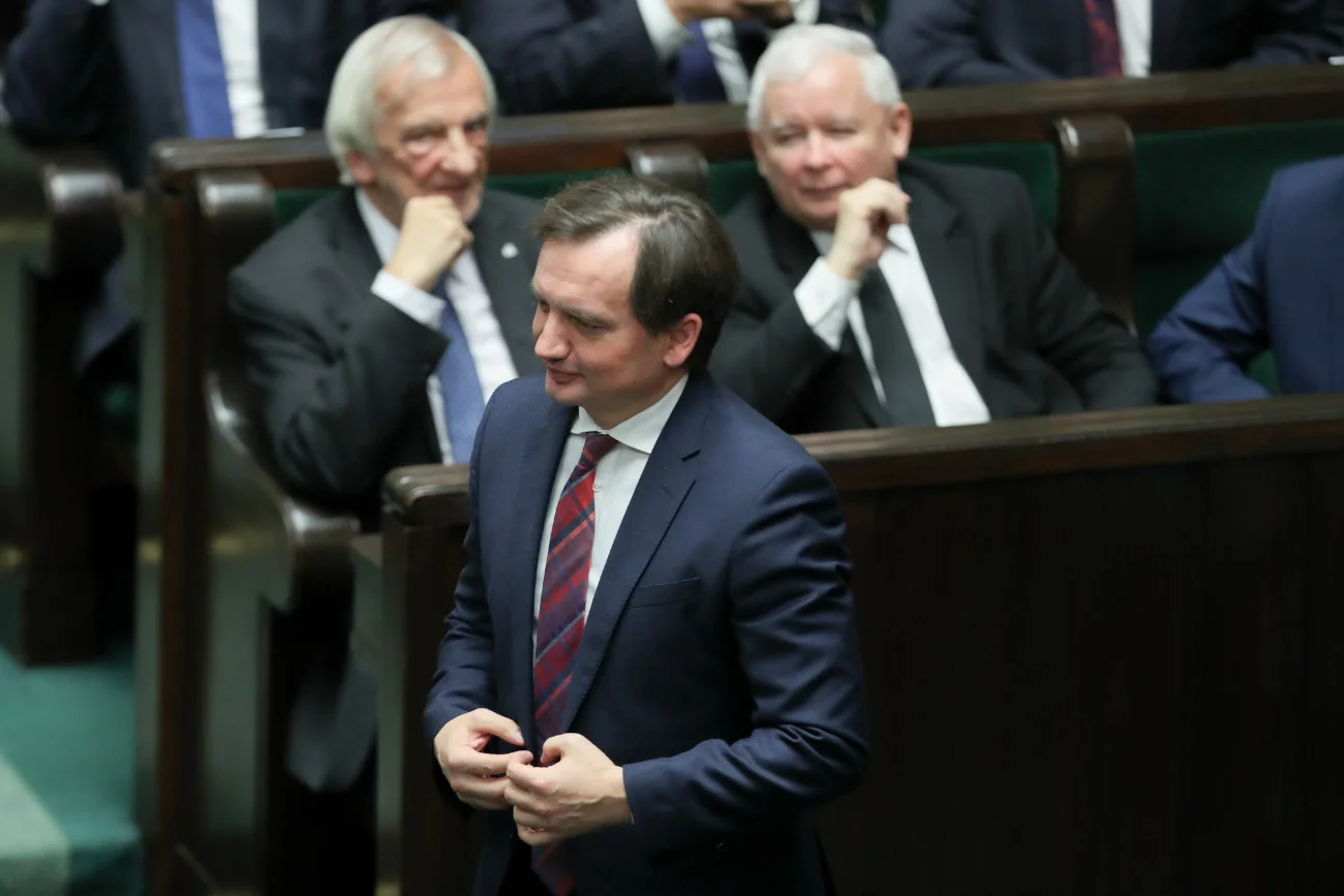 Poziom frustracji w obozie rządzącym ma być tak duży, że coraz częściej słychać głosy o przedterminowych wyborach