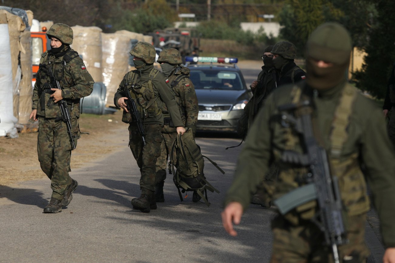 Rekonesans wojsk brytyjskich w Polsce. Pomoc przy budowie ogrodzenia.