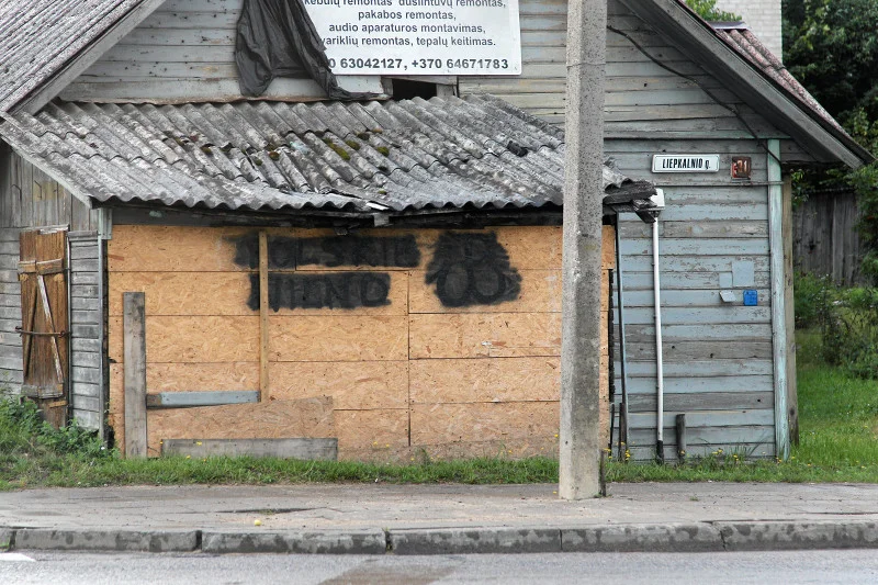Polska walcząca na ścianach domów