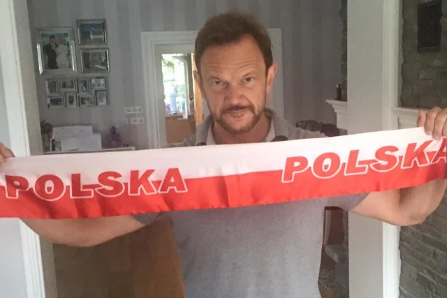 Cezary Pazura skomentował wybryki piłkarzy, nie wszystkim się to podoba.