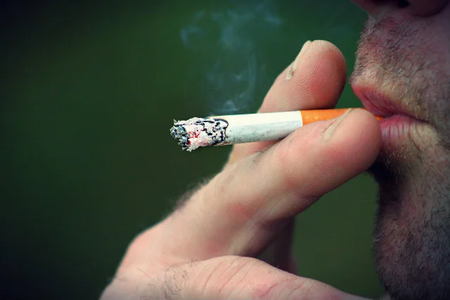 Unijna dyrektywa tytoniowa zakaże papierosów mentolowych i smakowych. Rząd chce pójść jeszcze dalej w obostrzeniach