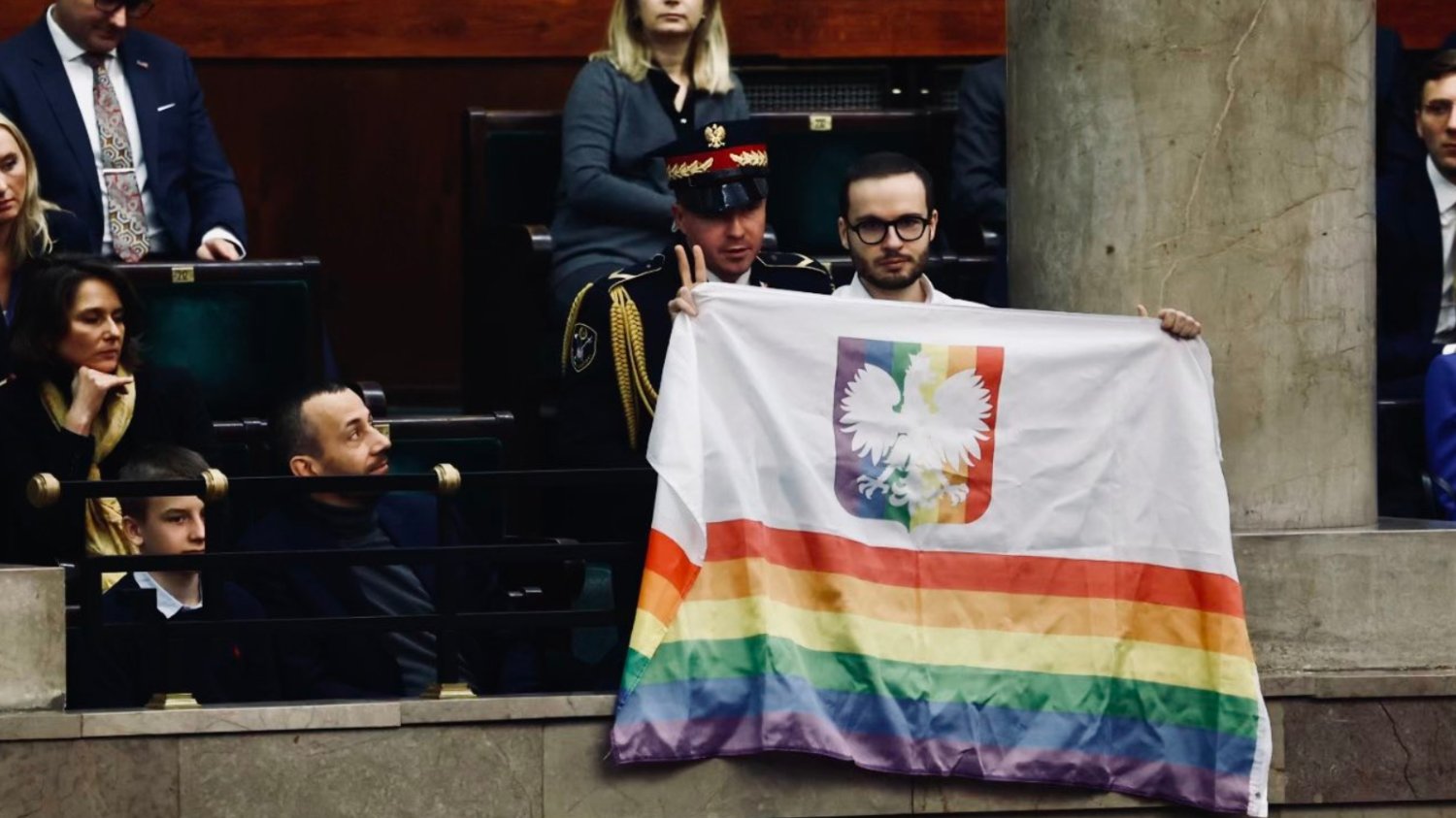 Kolejny incydent podczas exposé Tuska. Interwencja Straży Marszałkowskiej.