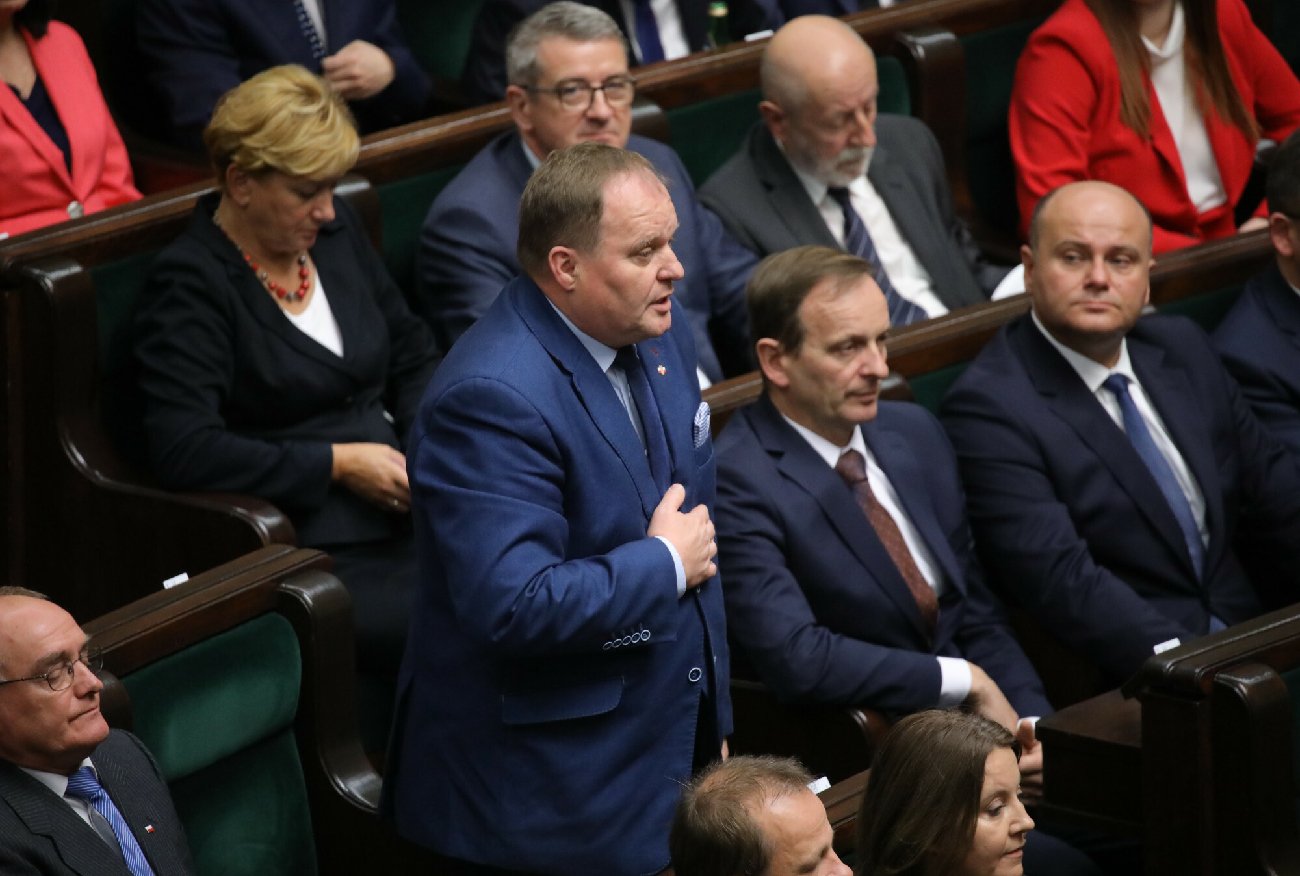Poseł klubu PiS, Mieczysław Baszko broni Łukasza Mejzę. Mówi o szeptuchach i szamanie.