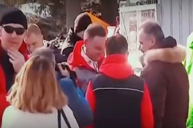 Duda wygwizdany na stoku.