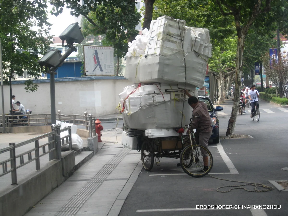 Hangzhou. Jedna z form transportu towarowego.