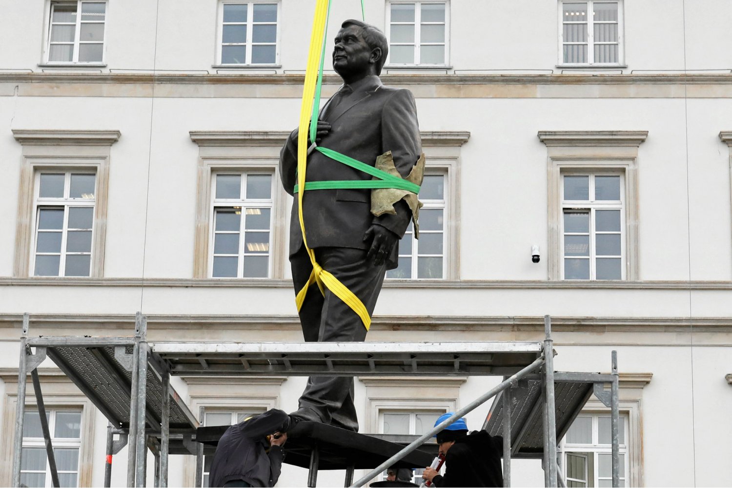 Pomnik Lecha Kaczyńskiego to już kolejny monument ku czci tragicznie zmarłego prezydenta.