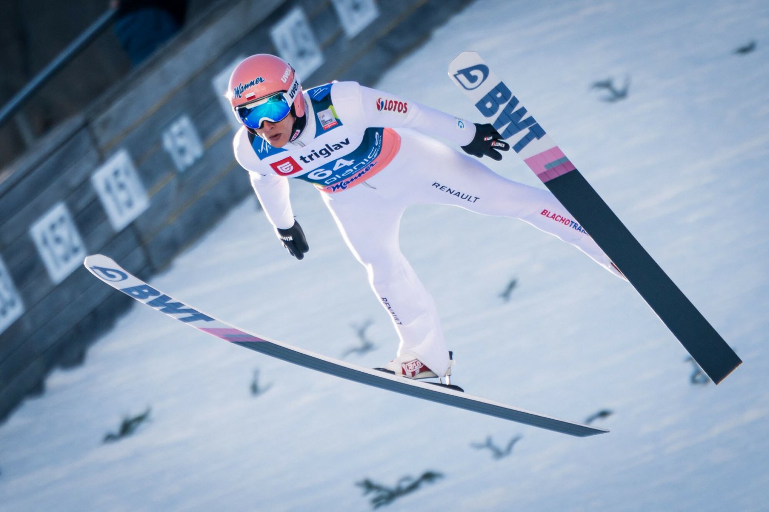 Dawid Kubacki i jego koledzy z kadry zajęli piąte miejsce w zawodach drużynowych w Bischofshofen