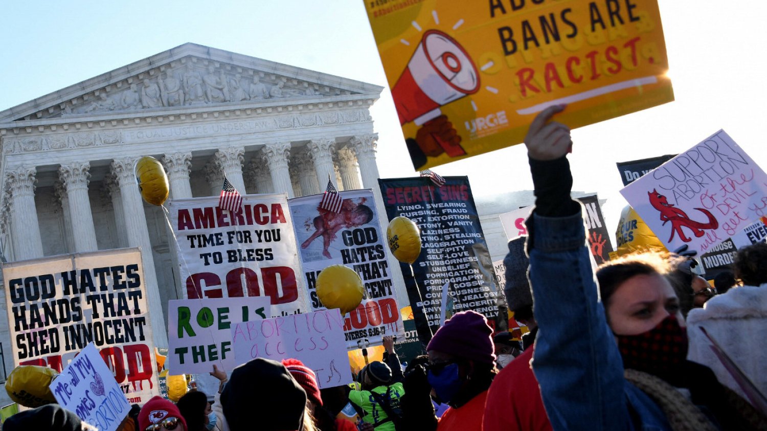 Zwolennicy i przeciwnicy zaostrzenia prawa aborcyjnego protestowali przed Sądem Najwyższym USA.