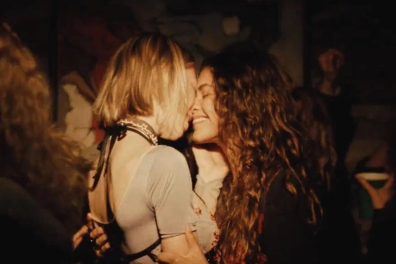 Jules (Hunter Schafer) i Rue (Zendaya) spotkają się ponownie.