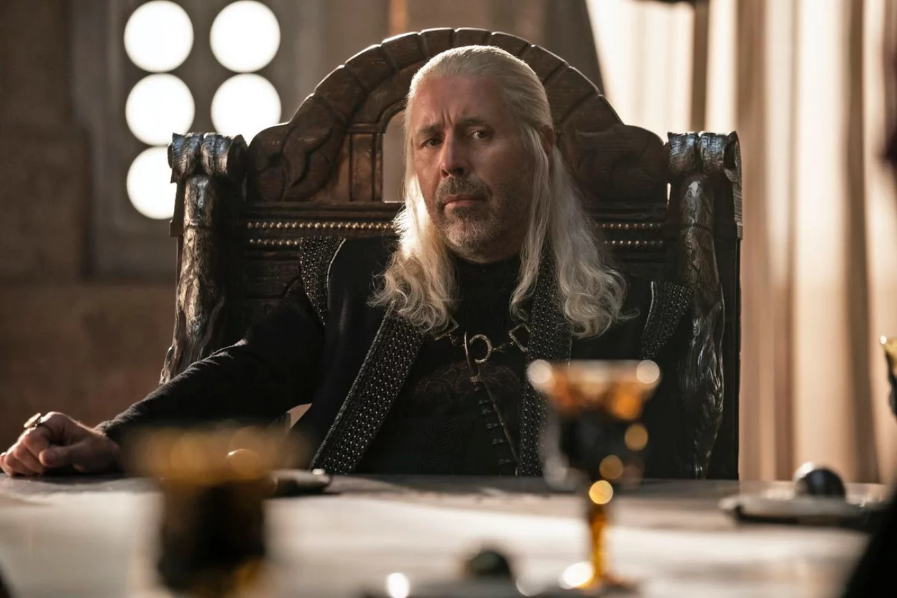 Paddy Considine jako Viserys w serialu "Ród smoka".