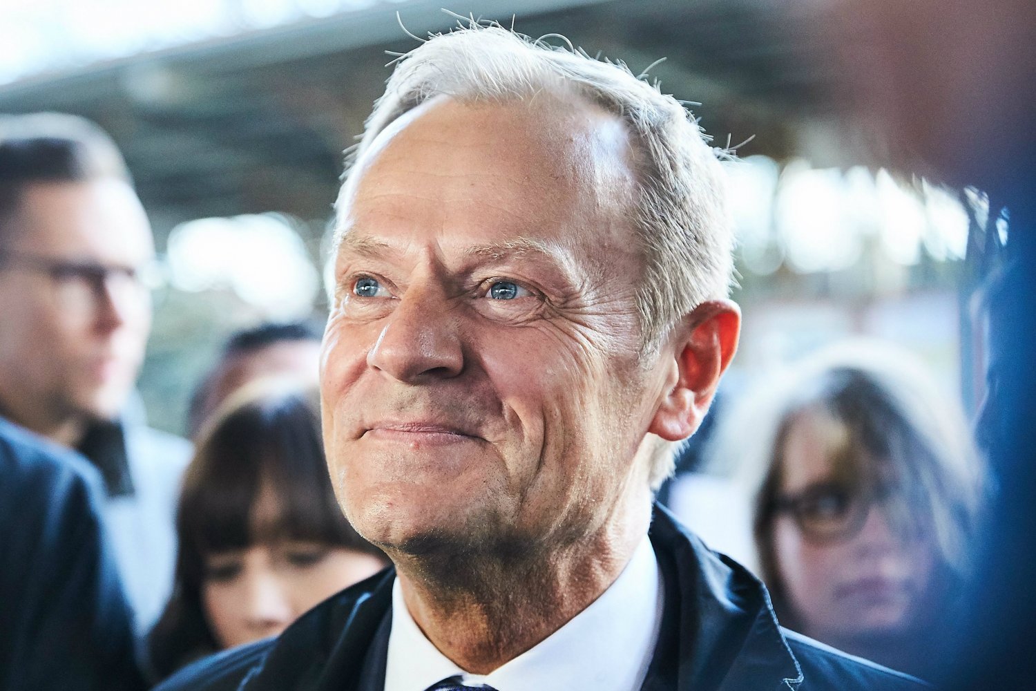 Donald Tusk opublikował na Twitterze swoje zdjęcie z 1982 r., kiedy brał udział w majowej demonstracji w Gdańsku.