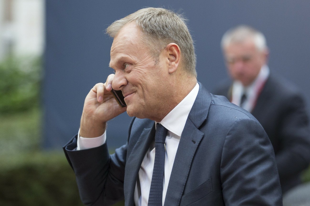 Jaki kod do telefonu ma Donald Tusk? Cała Polska go poznała
