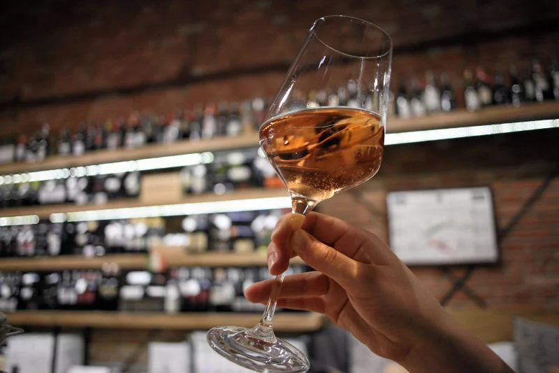 Wino jest ulubionym trunkiem w Świętym Mieście.