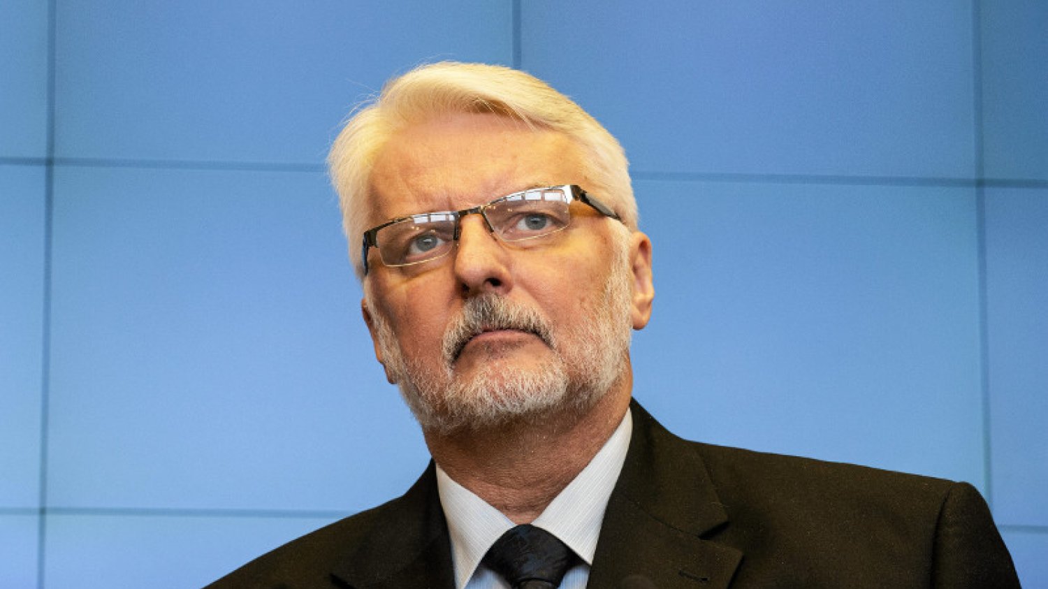 Witold Waszczykowski przed wyborami we Francji fotografował się nie z tym kandydatem, z którym najwyraźniej powinien.