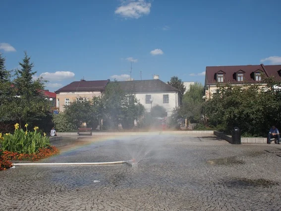 Rynek w Białej Podlaskiej jest bardzo ładny. Szkoda tylko, że wokół niego są pizzerie i kebabownie zamiast regionalnych restauracji.