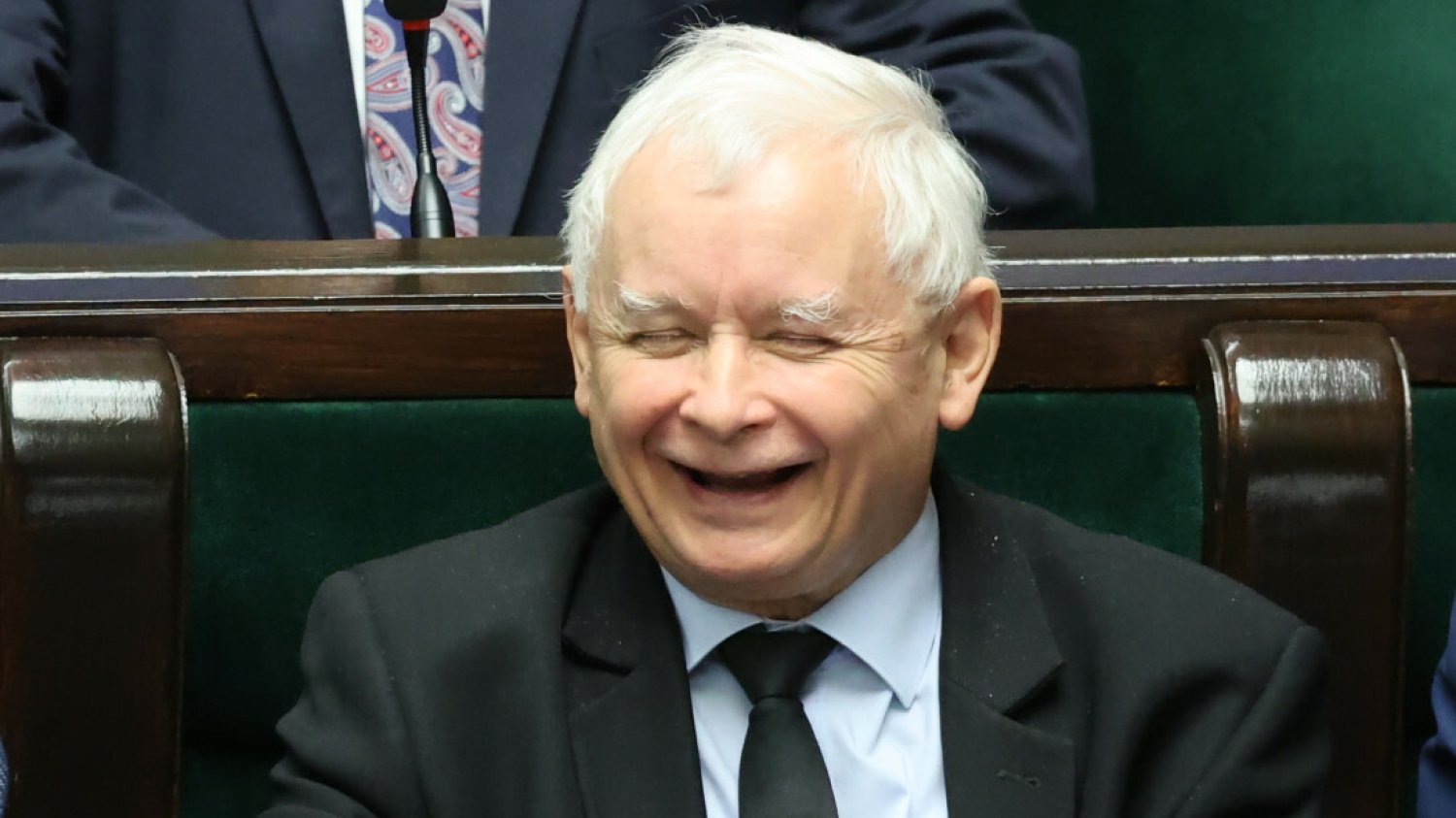 Sondaż CBOS inny niż reszta. Trzecia Droga na aucie a do tego polaryzacja