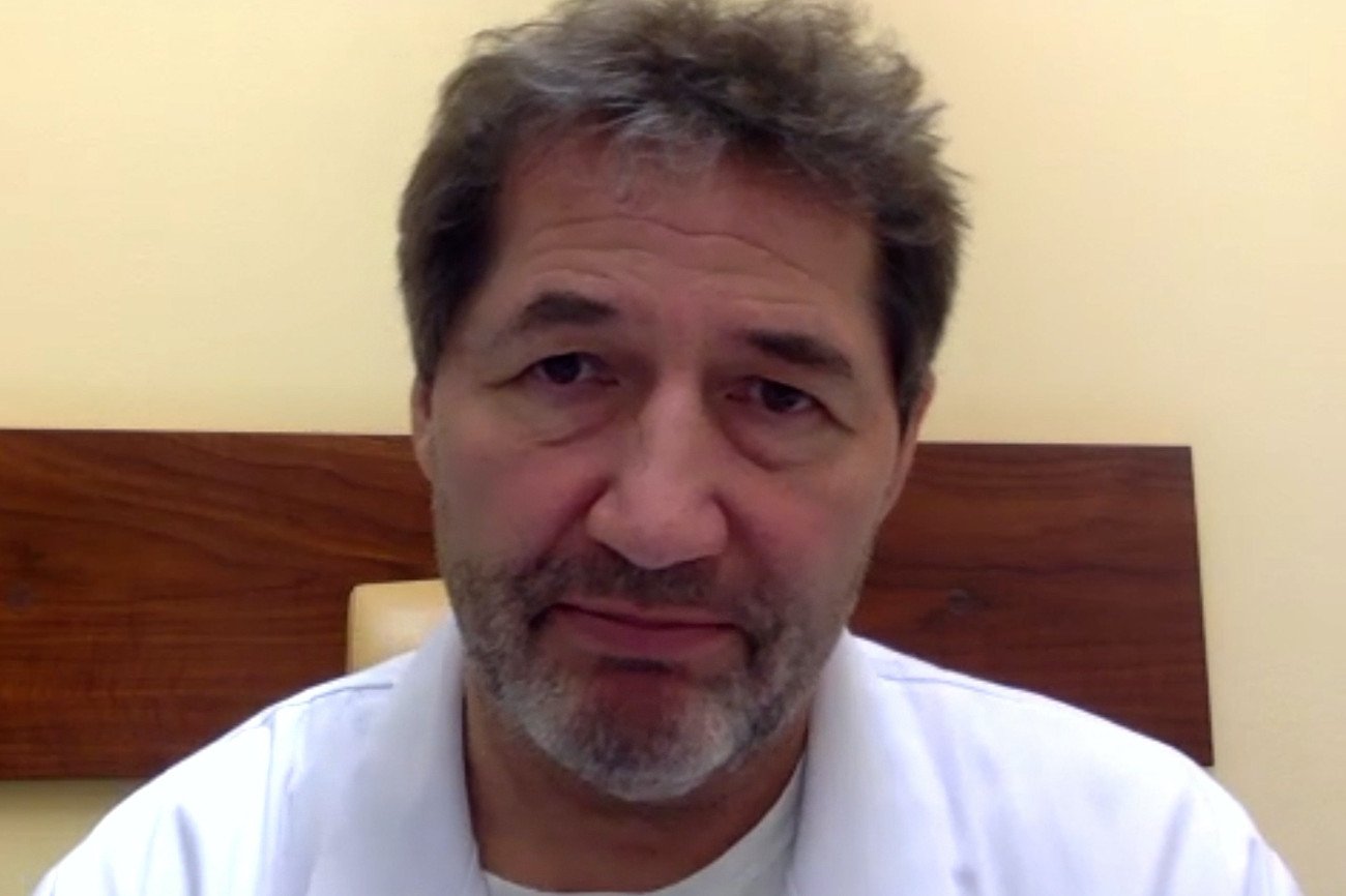 Prof. dr hab. n. med. Tomasz Banasiewicz specjalista chirurgii ogólnej, kierownik Katedry i Kliniki Chirurgii Ogólnej, Endokrynologicznej i Onkologicznej Uniwersytetu Medycznego w Poznaniu.